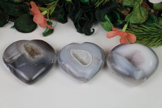 Gray Agate Druzy Quartz Heart, Gray Crystal Geode Agate Heart Carving, Healing Druzy agate - Healing Crystal for Energy, Meditation, and Balance