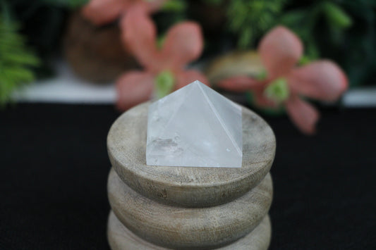 Quartz Crystal Pyramid, Quartz Healing Pyramid, Crystal Quartz Pyramid for Crystal Grid - Healing Crystal for Energy, Meditation, and Balance