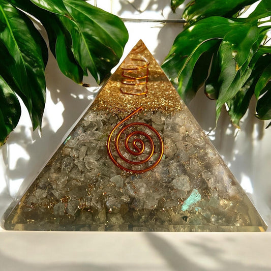 Labradorite Orgone Pyramid (70-75mm) – Unlock Transformation and Inner Strength Orgone Pyramids 70-75 mm - Healing Crystal for Energy, Meditation, and Balance