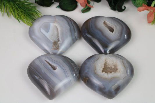 Natural Agate Druzy Quartz Heart, Crystal Geode Agate Heart Carving, Healing Druzy agate - Healing Crystal for Energy, Meditation, and Balance