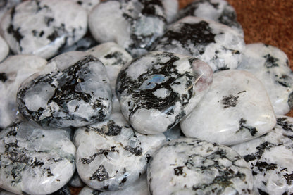 Healing Crystal for Meditation and Chakra Balancing