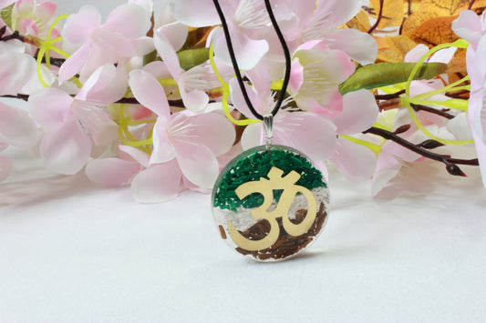 ॐ- OM Orgone Pendant | Gayatri Mantra-A Universal Prayer | Orgonite Pendant |Orgonite Pendant | Orgone Necklace | Reiki Pendant - Healing Crystal for Energy, Meditation, and Balance
