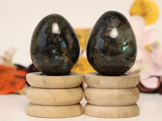 Flashy Labradorite Egg, Crystal Eggs - Healing Crystal for Energy, Meditation, and Balance